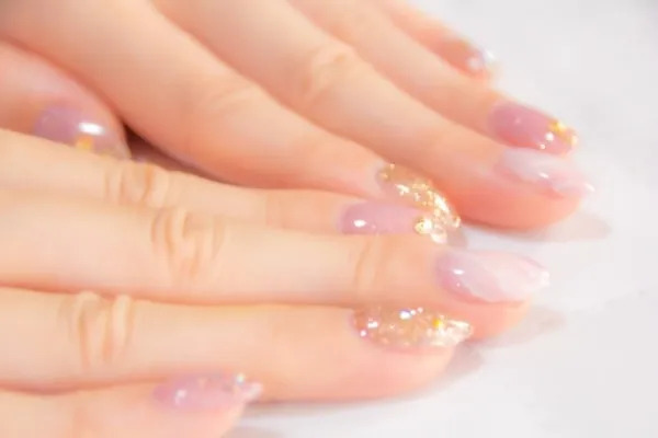 【初めてのネイルシール】百均で簡単ネイルを楽しもう♪おすすめをご紹介