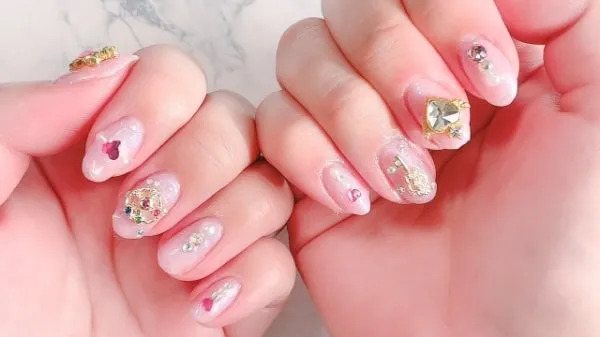 ネイルシールで推しといつでも一緒♪キャラクターデザインの方法とは