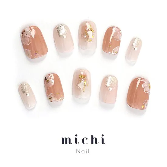 淡色レースフラワーネイル